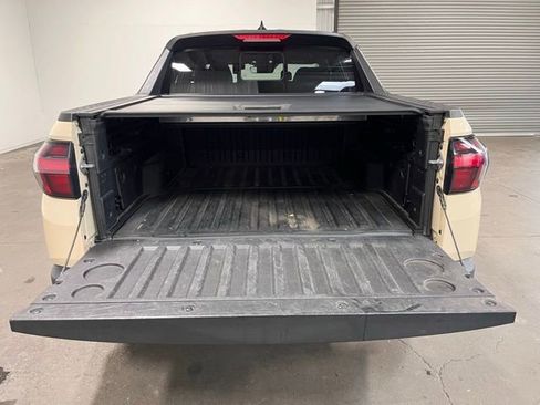 Used 2022 Hyundai Santa Cruz SEL Premium image 16