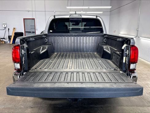 Used 2021 Toyota Tacoma SR5 RWD image 33