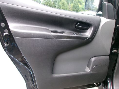 Used 2020 Nissan NV200 SV w/ Sliding Glass Door Package image 12