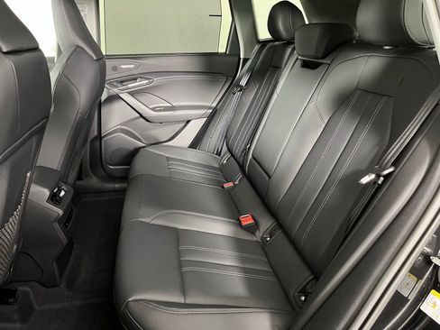 New 2025 Audi Q6 e-tron Premium Plus image 23