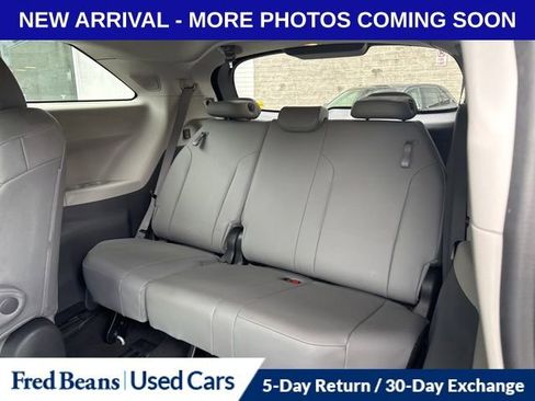 Used 2022 Toyota Sienna XLE w/ XLE Plus Package FWD image 12