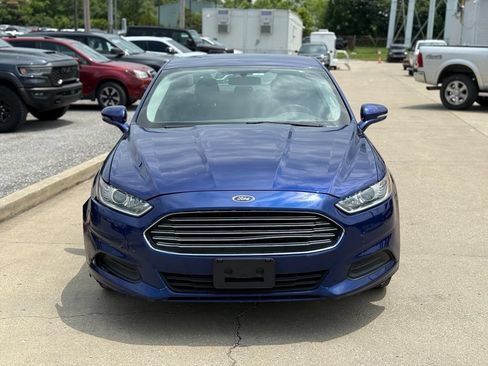 Used 2016 Ford Fusion SE FWD image 3