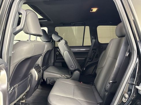 Used 2022 Lexus GX 460 Premium w/ Accessory Package AWD/4WD image 24
