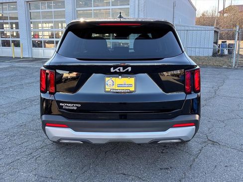Used 2025 Kia Sorento LX image 25
