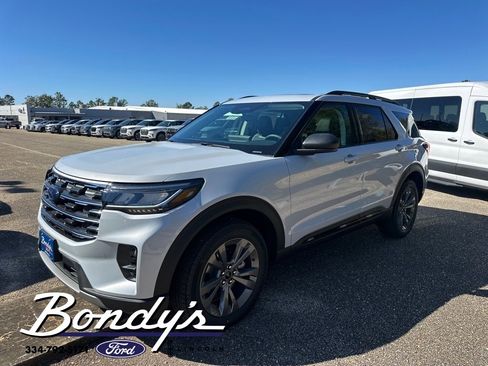 New 2026 Ford Explorer Active w/ Active Comfort Package image 2