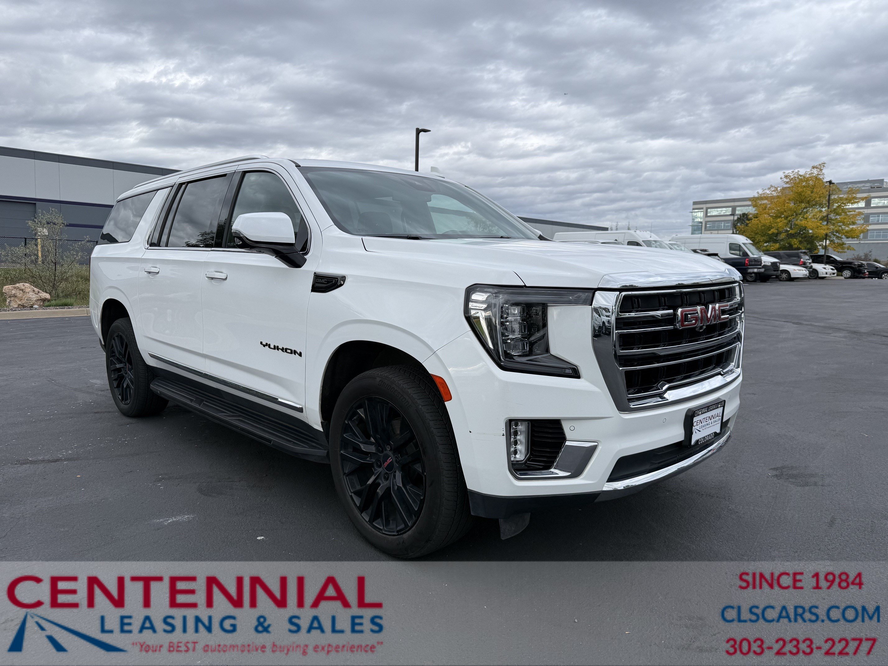 Used 2023 GMC Yukon XL SLT w/ SLT Premium Package AWD/4WD image 1