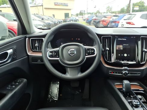 Used 2023 Volvo XC60 B5 Plus w/ Climate Package AWD/4WD image 12