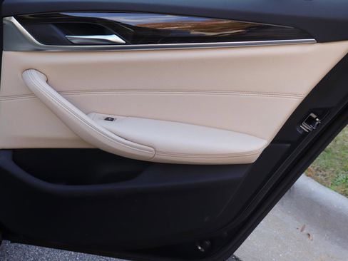 Used 2018 BMW 530i w/ Premium Package image 14