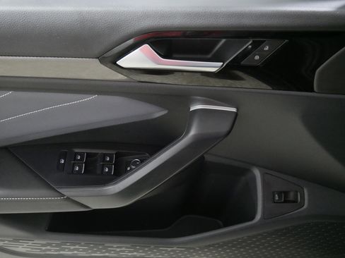 Certified 2025 Volkswagen Jetta SEL image 19