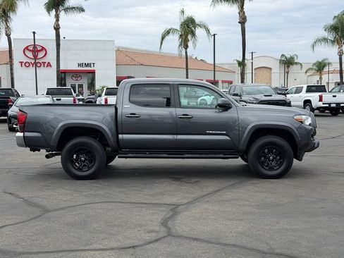 Used 2020 Toyota Tacoma SR5 RWD image 4