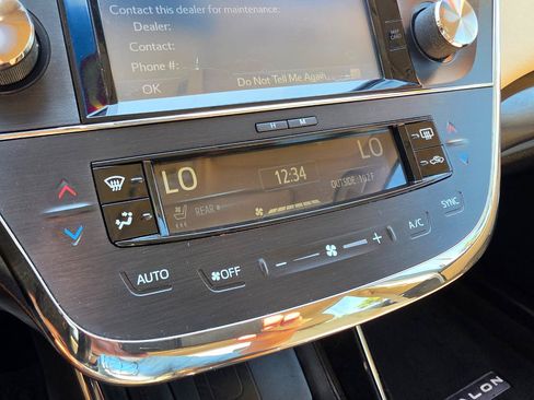 Used 2017 Toyota Avalon Limited FWD image 17
