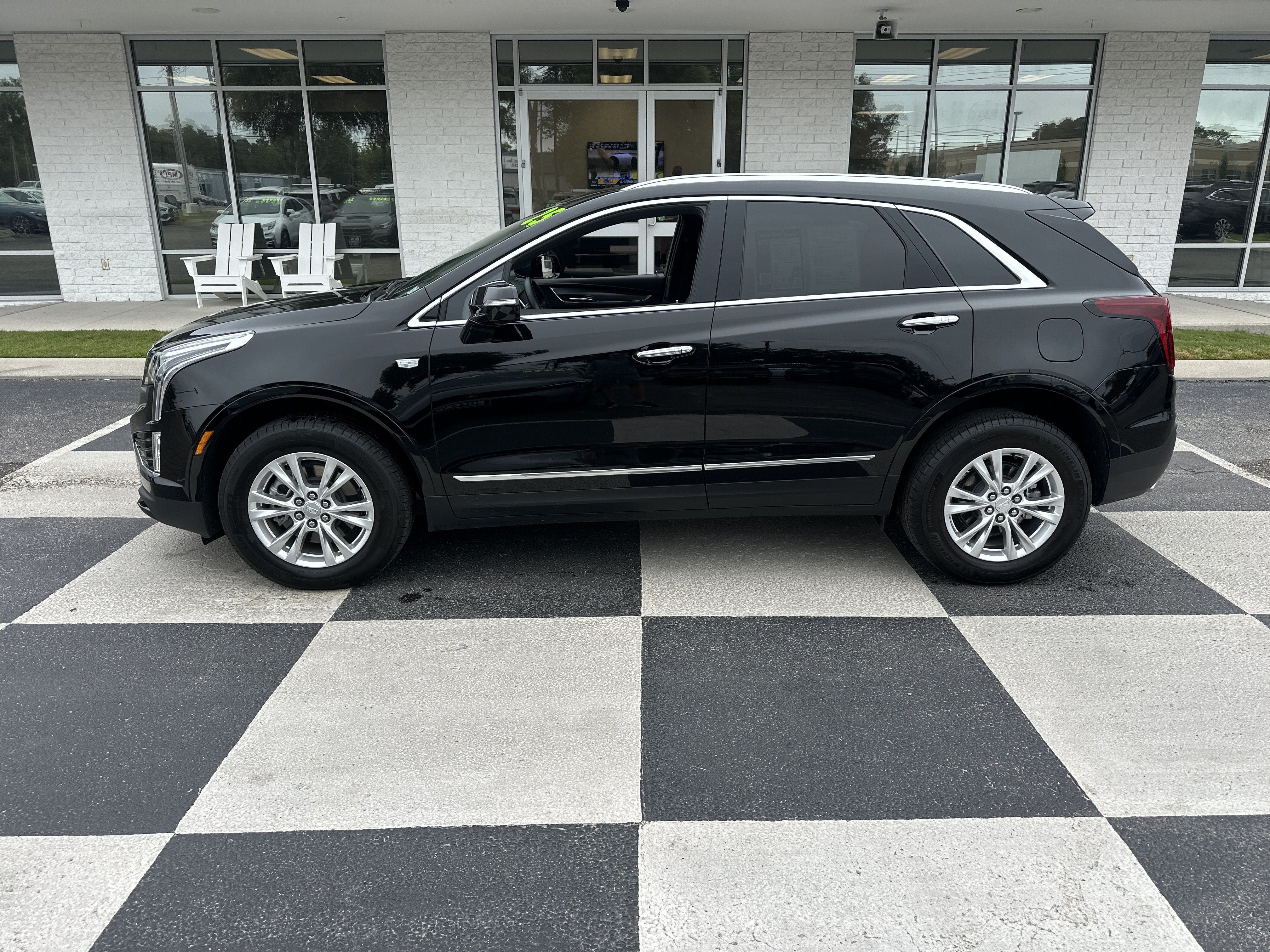 Used 2025 Cadillac XT5 Luxury FWD image 1