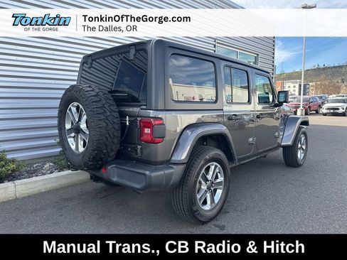 Used 2018 Jeep Wrangler Unlimited Sahara AWD/4WD image 3