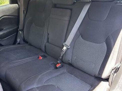 Used 2019 Jeep Cherokee Latitude w/ Popular Appearance Group image 21