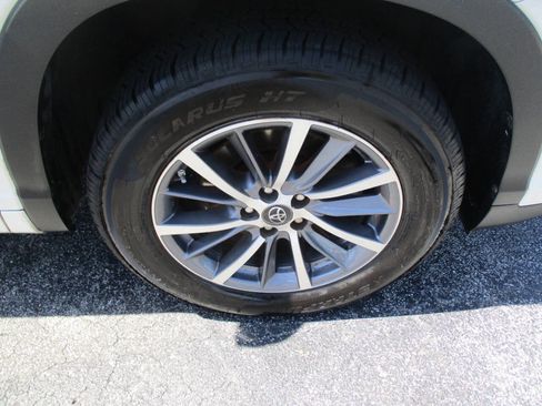 Used 2017 Toyota Highlander XLE FWD image 38