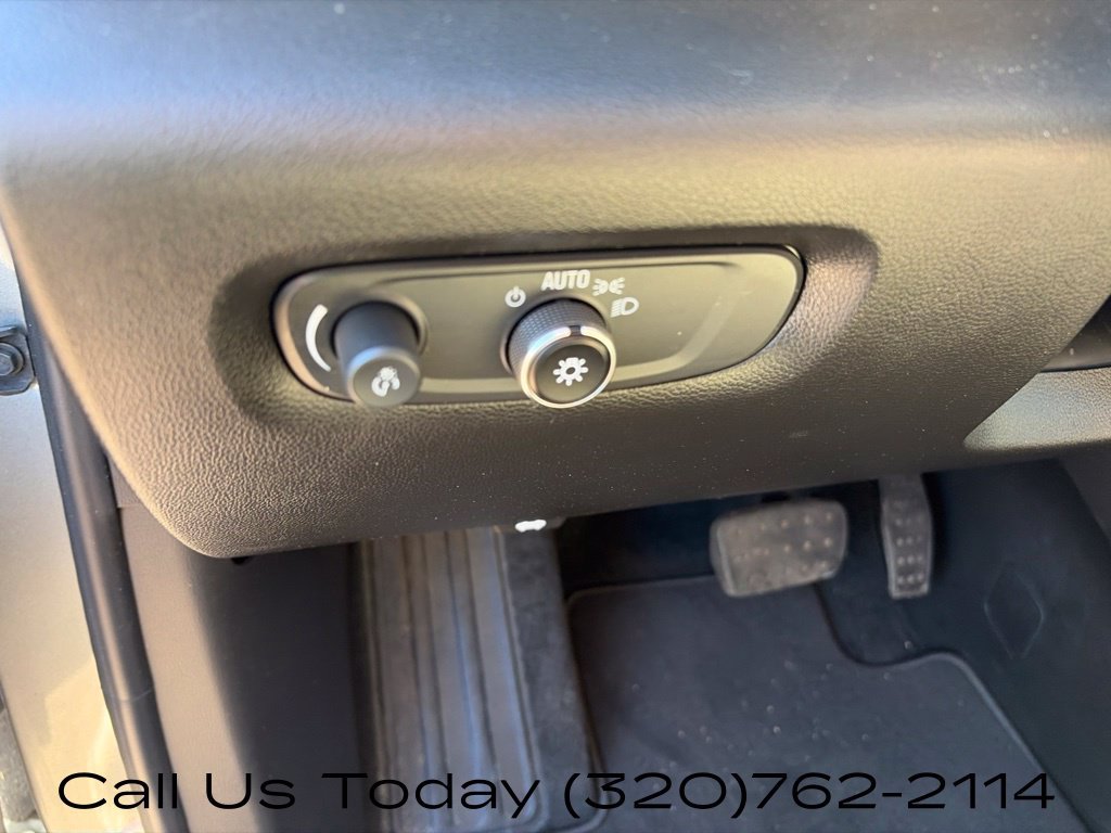 Used 2023 Chevrolet Traverse Premier AWD/4WD image 17