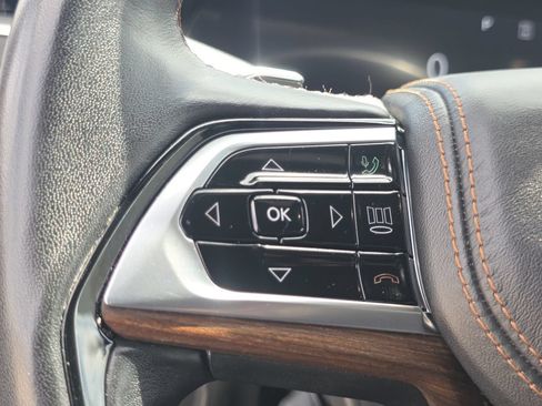Used 2023 Jeep Grand Cherokee L Summit w/ Luxury Tech Group V AWD/4WD image 29