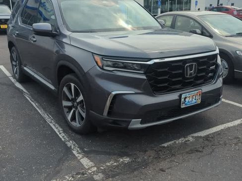 Used 2023 Honda Pilot Touring image 2