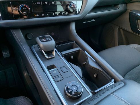 Used 2025 Nissan Pathfinder SV image 43