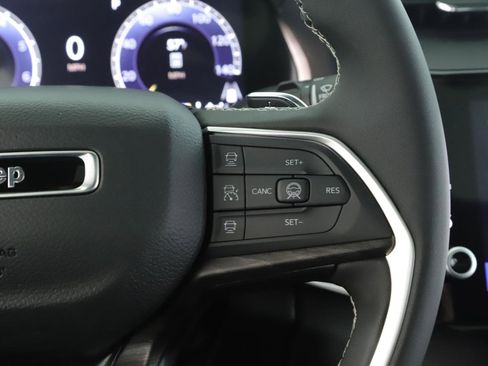 New 2026 Jeep Grand Cherokee Altitude image 9