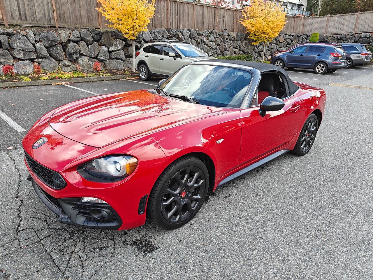 Used 2018 FIAT 124 Spider Abarth w/ Convenience Group RWD image 2
