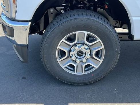 New 2025 Ford F250 Lariat w/ FX4 Off-Road Package image 11