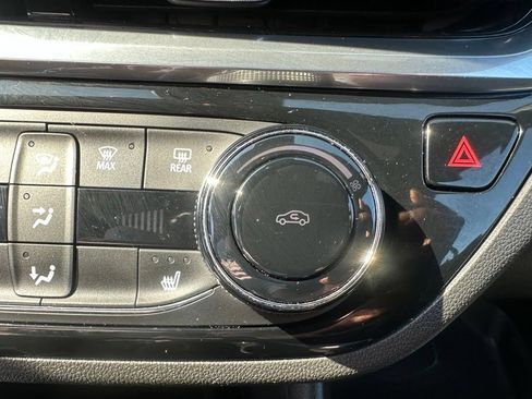 Used 2024 Buick Envista Sport Touring w/ Convenience I Package FWD image 21