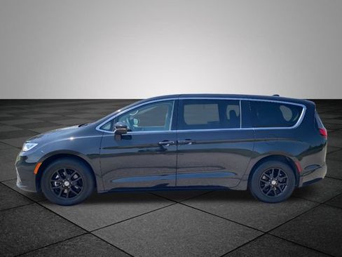 Used 2023 Chrysler Pacifica Touring-L FWD image 37