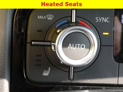 Used 2013 Volkswagen Touareg Sport image 18