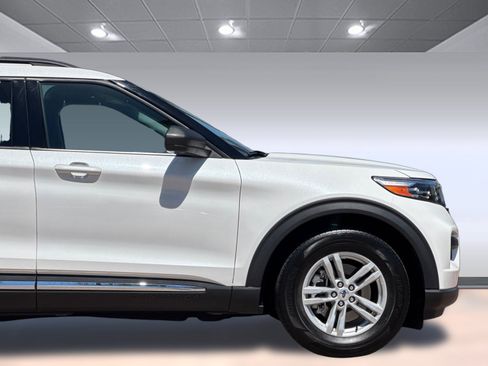 Used 2024 Ford Explorer XLT RWD image 35