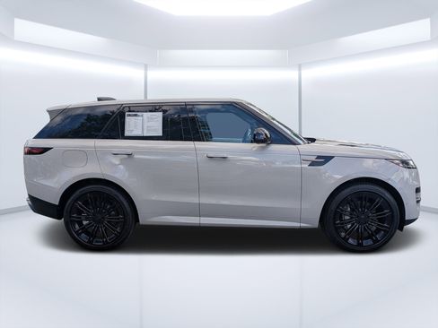 Used 2026 Land Rover Range Rover Sport SE image 5