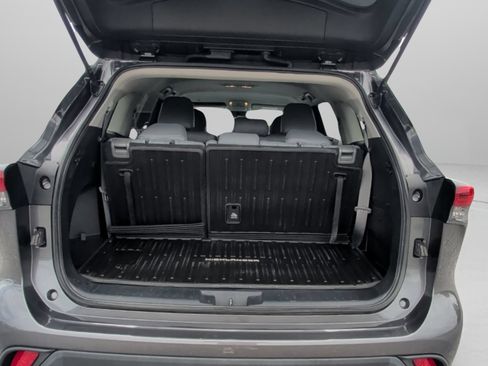 Used 2022 Toyota Highlander L FWD image 37