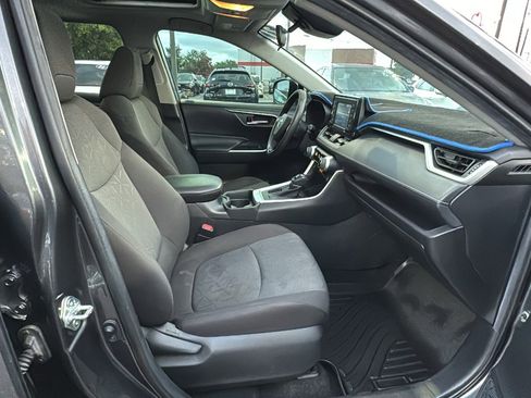 Used 2021 Toyota RAV4 XLE w/ Convenience Package FWD image 23