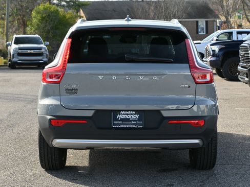 Used 2025 Volvo XC40 B5 Core image 13