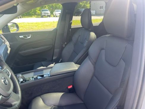 Used 2025 Volvo XC60 B5 Core AWD/4WD image 9