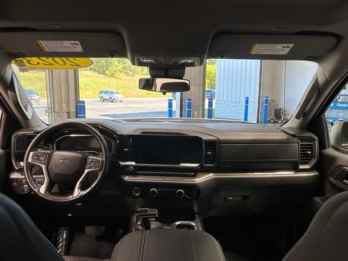 Used 2023 Chevrolet Silverado 1500 RST w/ Z71 Off-Road Package AWD/4WD image 11