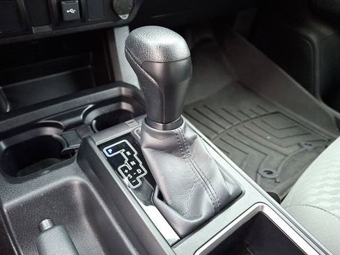 Certified 2022 Toyota Tacoma SR AWD/4WD image 14