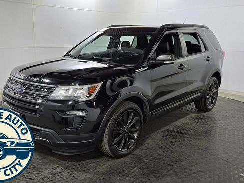 Used 2018 Ford Explorer XLT w/ Equipment Group 202A AWD/4WD image 3