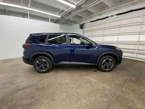 Used 2024 Nissan Rogue SV image 7