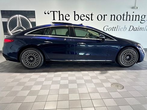 Used 2022 Mercedes-Benz EQS 580 4MATIC Sedan image 3