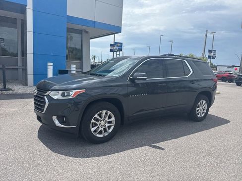 Used 2021 Chevrolet Traverse LT FWD image 2
