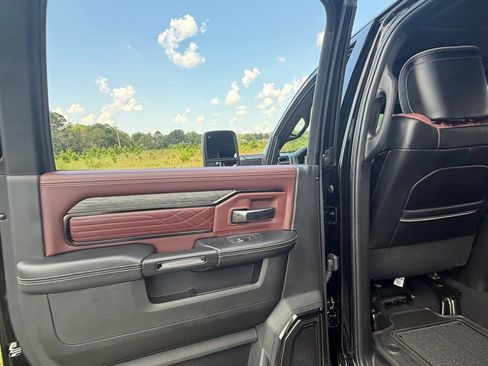 Used 2025 RAM 2500 Limited AWD/4WD image 16