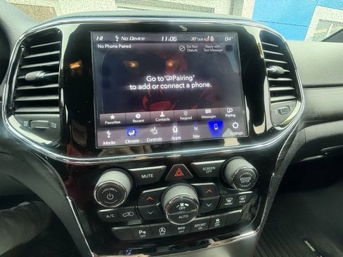 Used 2020 Jeep Grand Cherokee Altitude image 26