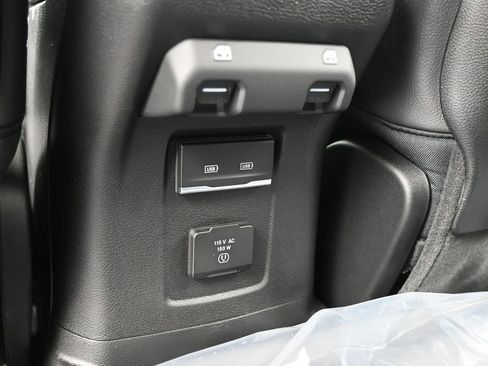 Used 2025 Jeep Wrangler Sahara AWD/4WD image 31