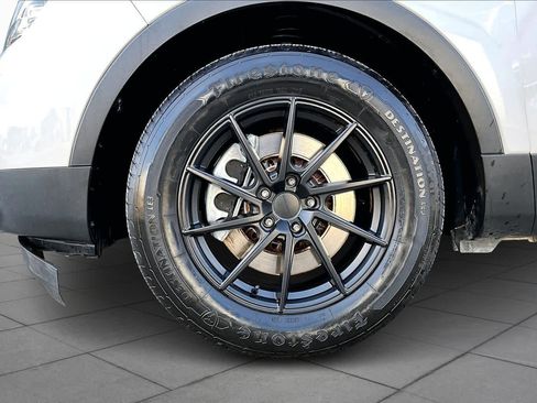 Used 2014 Ford Explorer XLT w/ Equipment Group 202A image 10