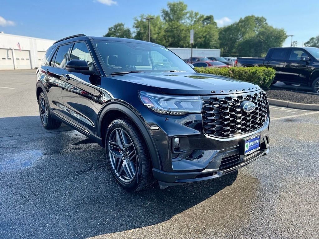 Used 2025 Ford Explorer ST AWD/4WD image 9