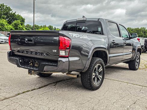 Used 2019 Toyota Tacoma TRD Sport AWD/4WD image 6