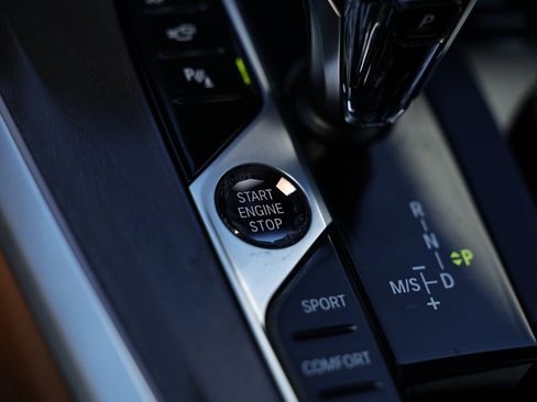 Used 2022 BMW X5 xDrive40i w/ M Sport Package image 40