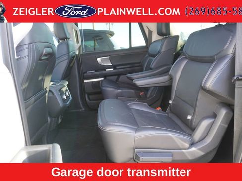 Used 2025 Ford Expedition Max Platinum AWD/4WD image 15