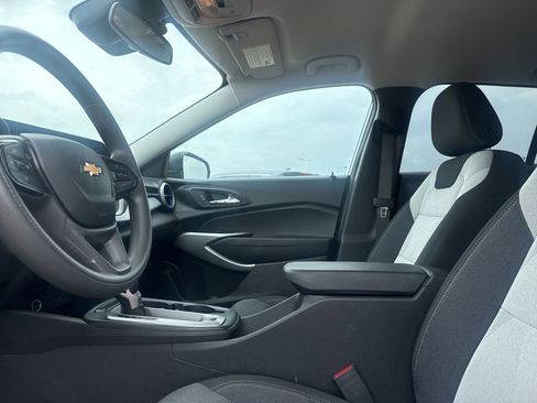 Used 2025 Chevrolet Trax LS image 39